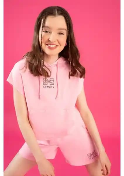 DeFacto Kadın Regular Fit Baskılı Kapüşonlu Sweatshirt Şıklık ve Konforun Buluşma Noktası