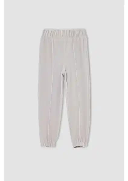 DeFacto Kız Çocuk Relax Fit Jogger Eşofman: Konfor ve Şıklığın Modern Buluşması