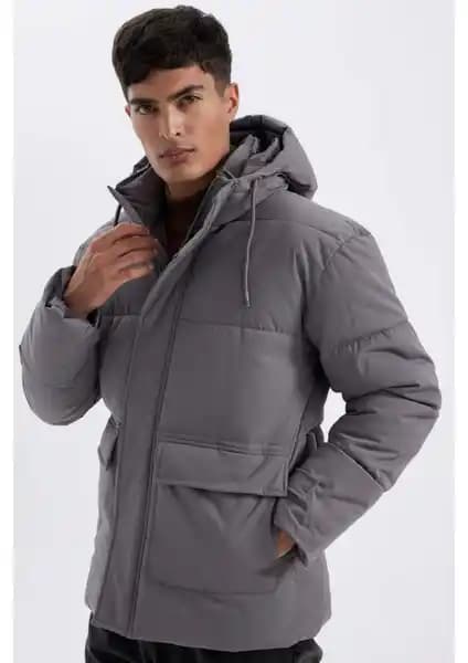 DeFacto Slim Fit Dar Kesim Astarlı Kapüşonlu Fermuarlı Mont İncelemesi ve Özellikleri