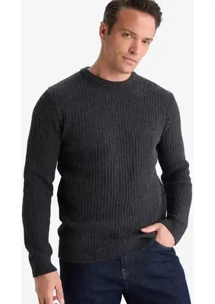 DeFacto Standart Fit Bisiklet Yaka Basic Dokulu Triko Kazak Erkekler İçin Günlük Şıklık ve Konfor