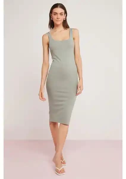 Ethiquet Margaret Kadın Elbisesi Şık ve Rahat Kalın Askılı Kalem Elbise Tanıtımı