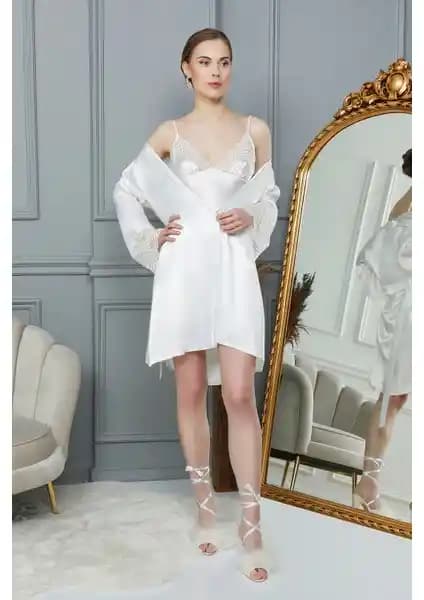 EXCLUSIVE Saten İkili Gecelik ve Sabahlık Takımı Kadınlar İçin Şıklık ve Konforun Buluşması