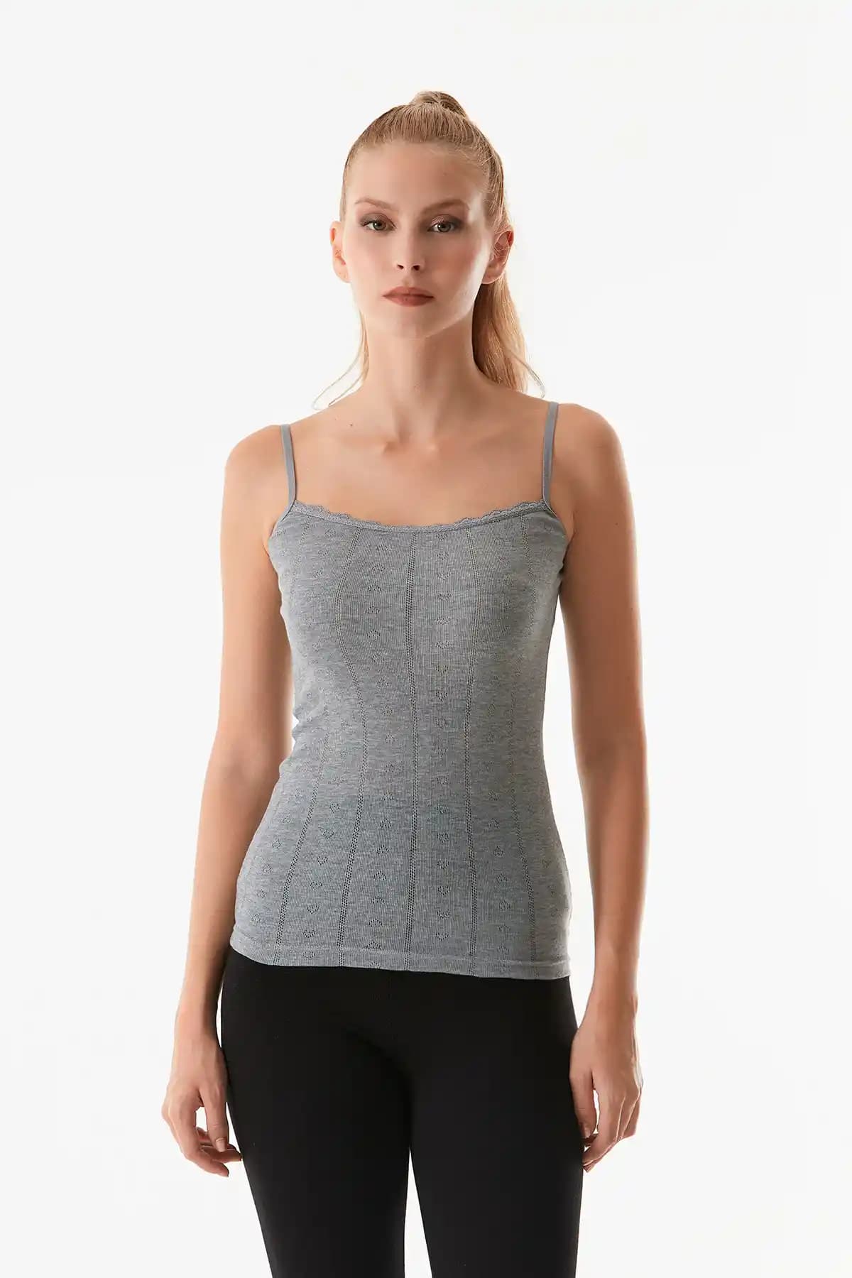 Fullamoda Dantelli Askılı Atlet Günlük Şıklık ve Konfor Sunan Modern Tasarım