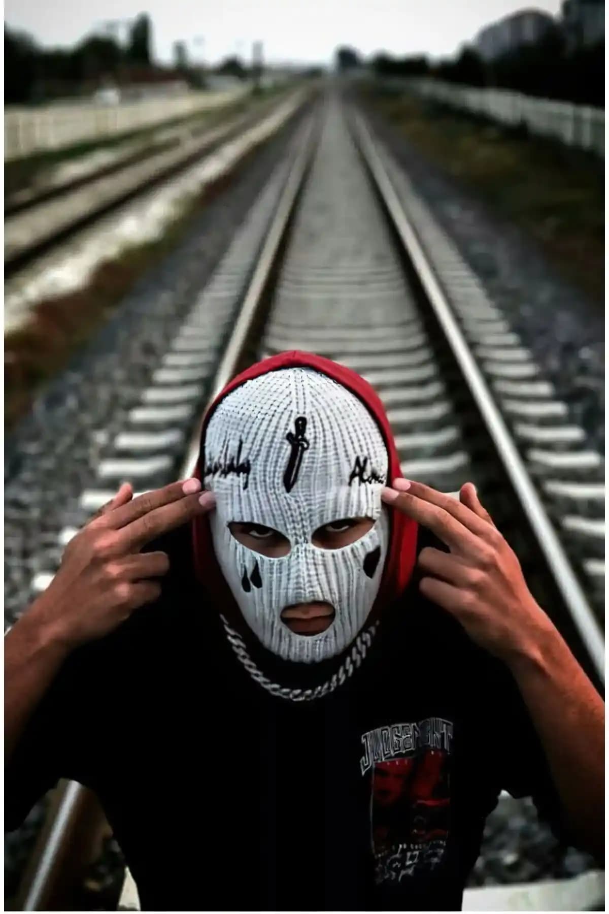 Gözyaşı Heart Kar Maskesi: Şık ve Konforlu Kış Aksesuarı