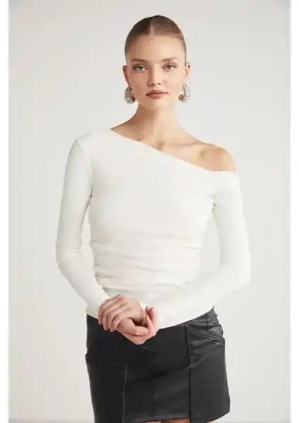 Grimelange Sissi Kadın Asimetrik Yaka Slim Fit Uzun Kollu Ekru Bluz Günlük ve Şık Kullanım