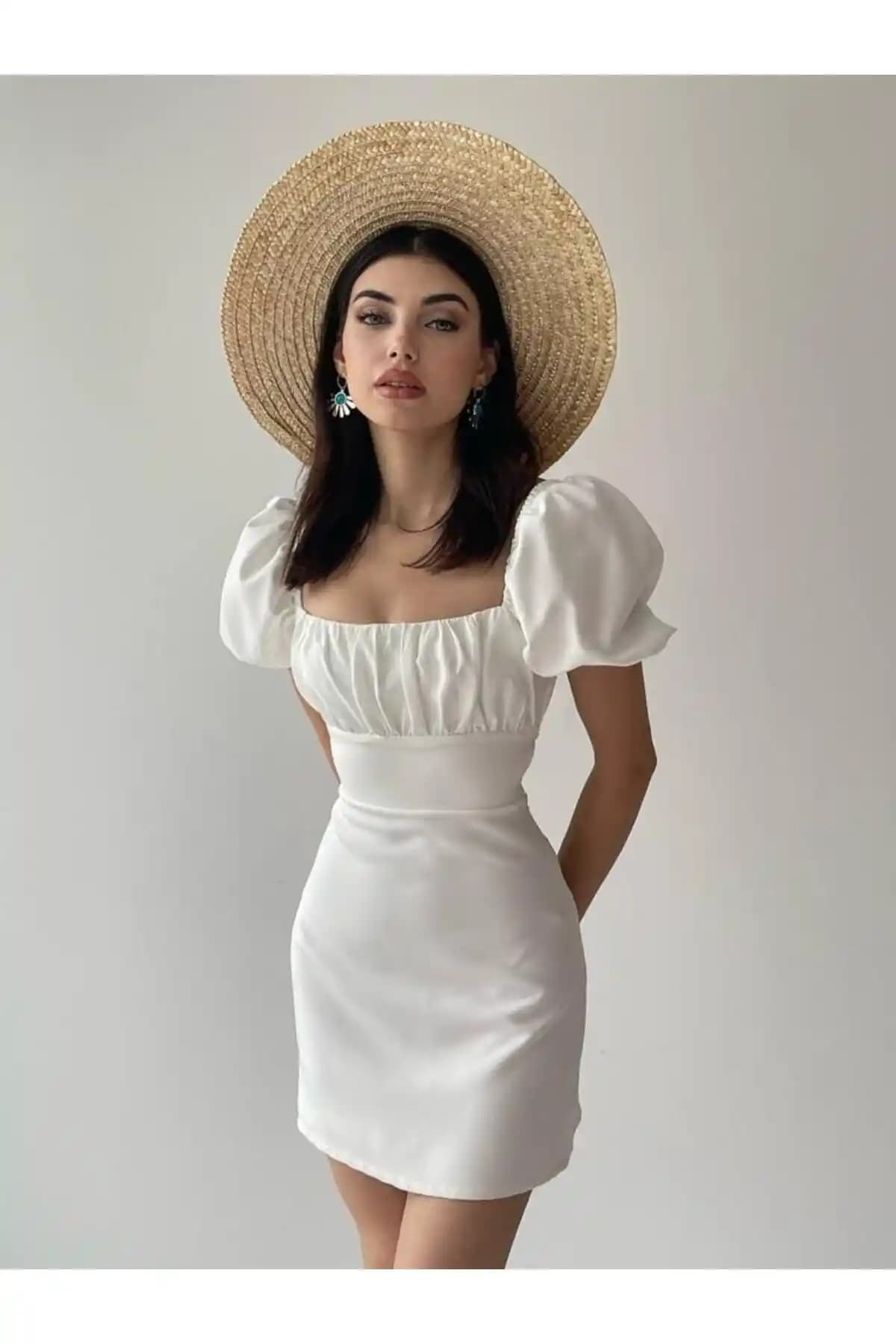 HASYAMORE Sırt Dekolteli Mini Kadın Elbisesi Modern ve Şık Tasarım ile Yaz Aylarına Uygun