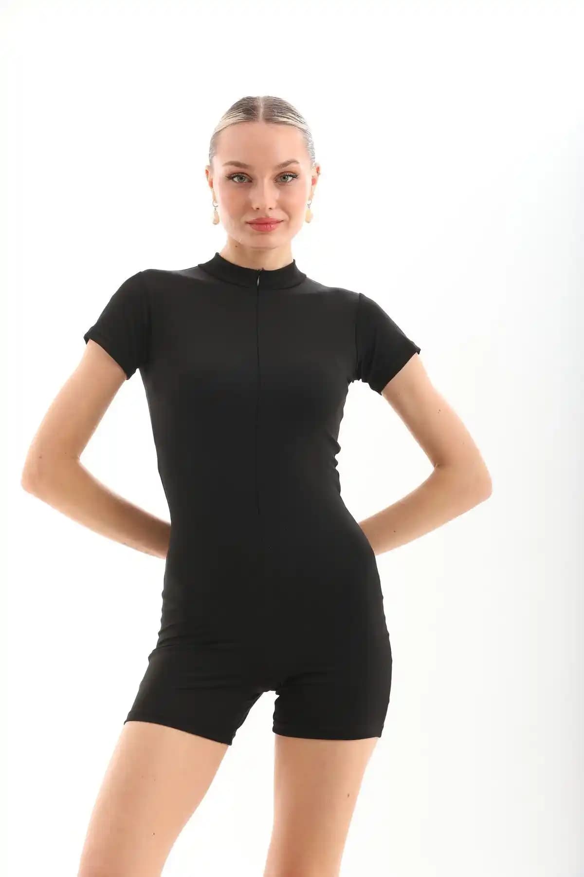 Kadın Siyah Fermuar Detaylı Yüzücü Tulum Şortlu Mayo - Şık ve Fonksiyonel Tasarım