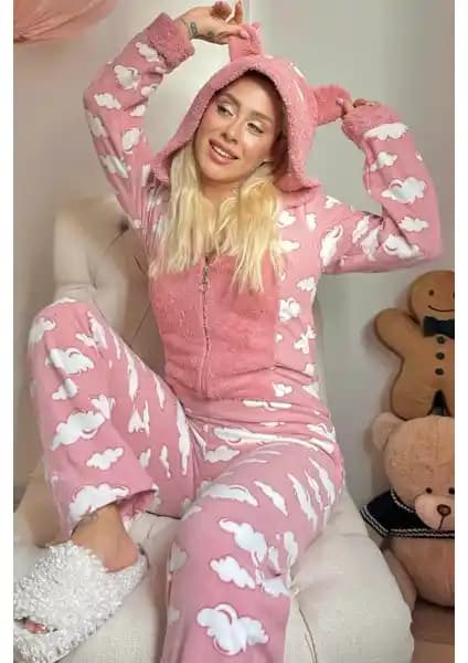 Kadınlar İçin Bulut Desenli Polar Peluş Tulum Pijama: Rahatlık ve Şıklığın Buluşması