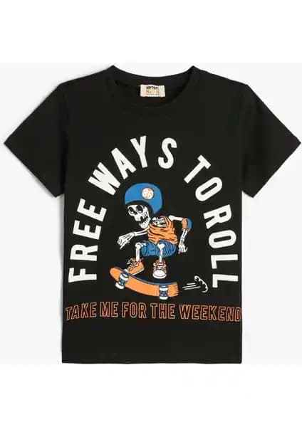 Koton Erkek Çocuklar İçin Kurukafa Baskılı Kısa Kollu Tişört Modern ve Dayanıklı Tasarım