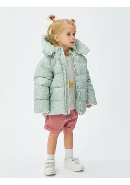 Koton Kapşonlu Şişme Mont: Çocuklar İçin Sürdürülebilir ve Şık Kış Giyim Seçeneği