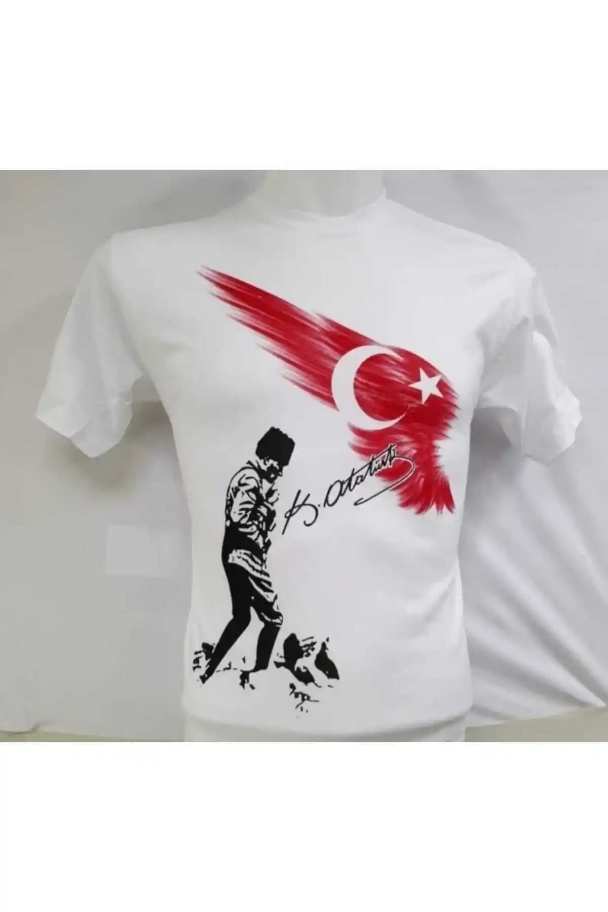 KURAFF Atatürk ve Türk Bayraklı Kısa Kollu Tişört: Milli Gururu Yansıtan Şık ve Rahat Giyim Seçeneği