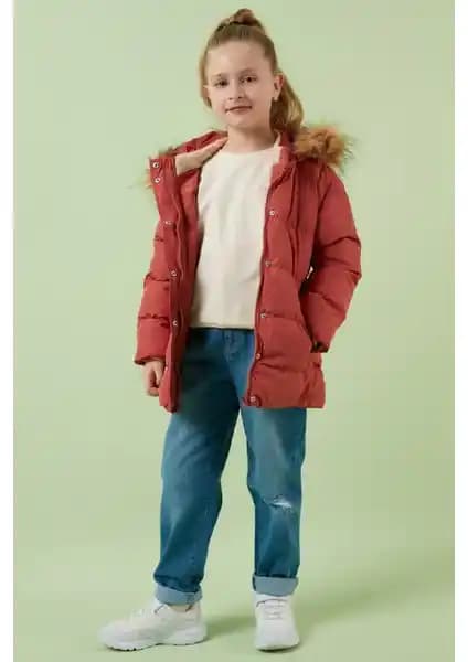 Lela Yakası Suni Kürklü Kapüşonlu Cepli Mont: Şık ve Hafif Kız Çocukları İçin Tasarım