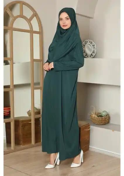 Medipek Zümrüt Yeşili Tek Parça Namaz Elbisesi Rahat ve Şık Tasarım