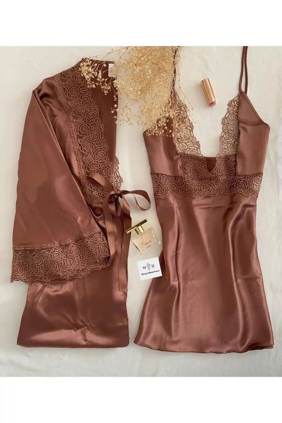 MH Moony Soft Touch Saten Gecelik Takımı Şıklık ve Konforu Bir Arada Sunar