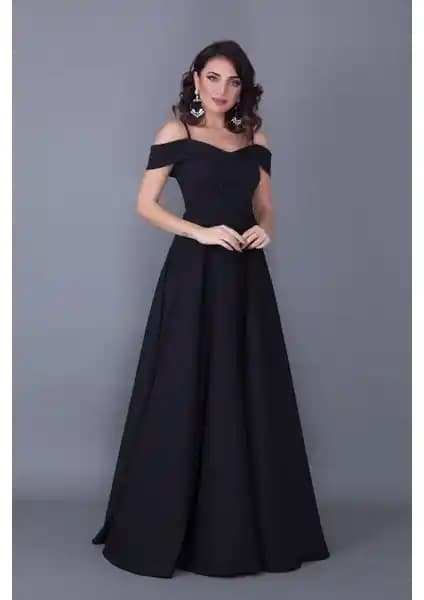 No48 Siyah Maxi Abiye Elbise Kayık Yaka Düşük Omuz Detaylarıyla Şıklık ve Konfor Sunar