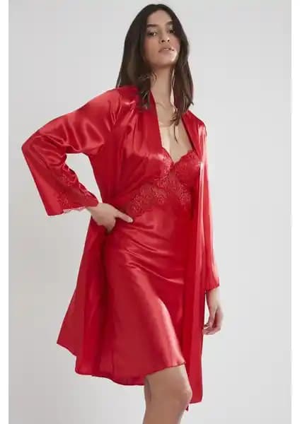 Pierre Cardin Saten Dantelli Gecelik ve Sabahlık Takımı Şıklık ve Konfor Sunar