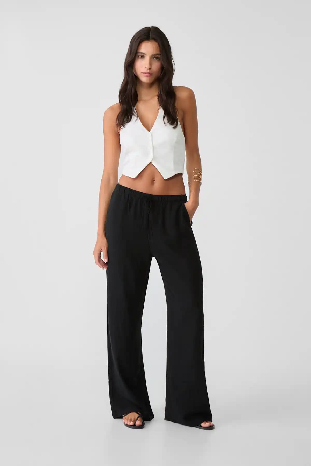 Stradivarius Keten Karışımlı Bol Kesim Pantolon: Şıklık ve Konfor Sunan Yazlık Tasarım