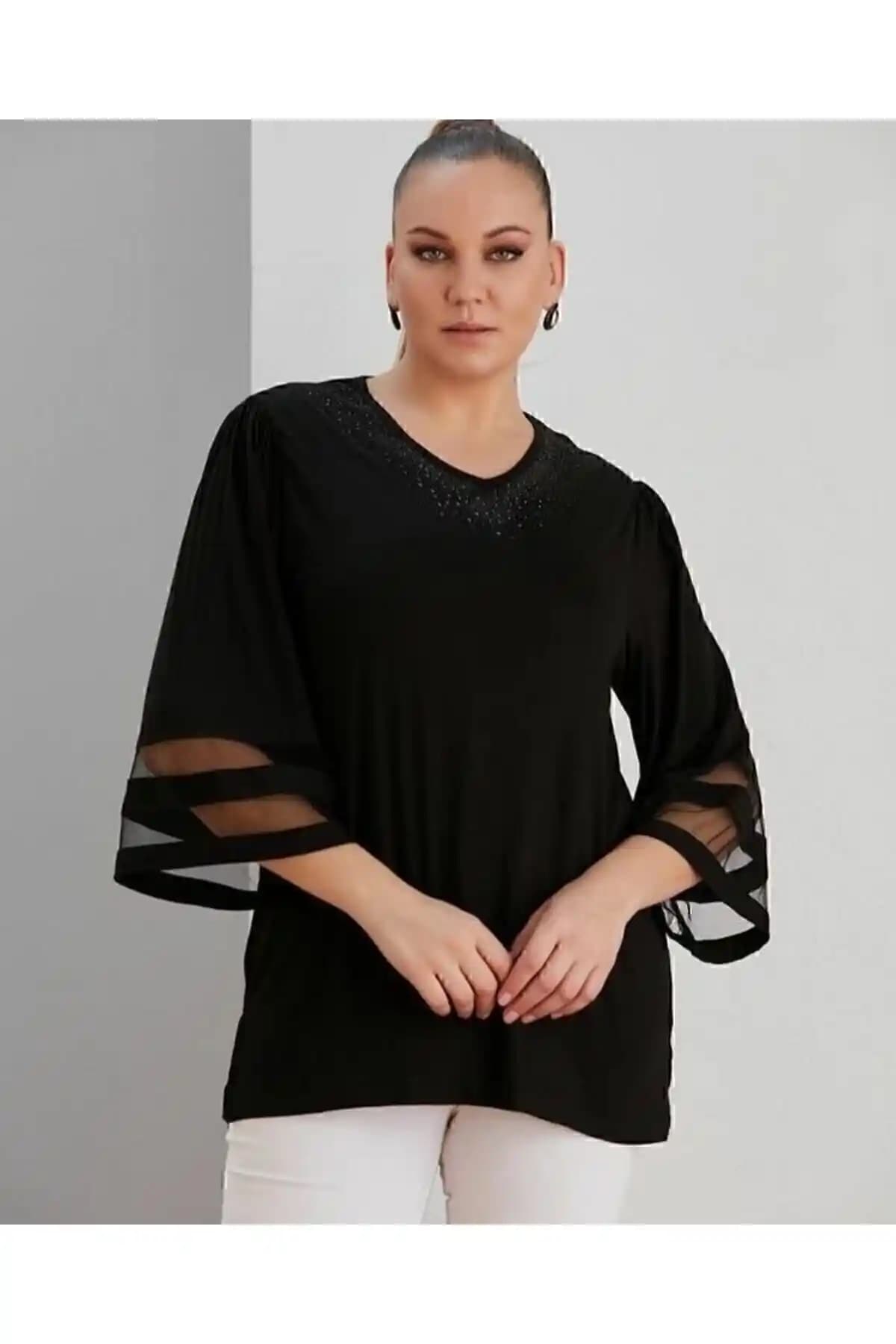 Te&Te Kadın Büyük Beden Yakası Taş Detaylı Truvakar Kol Bluz Modern ve Şık Tasarım