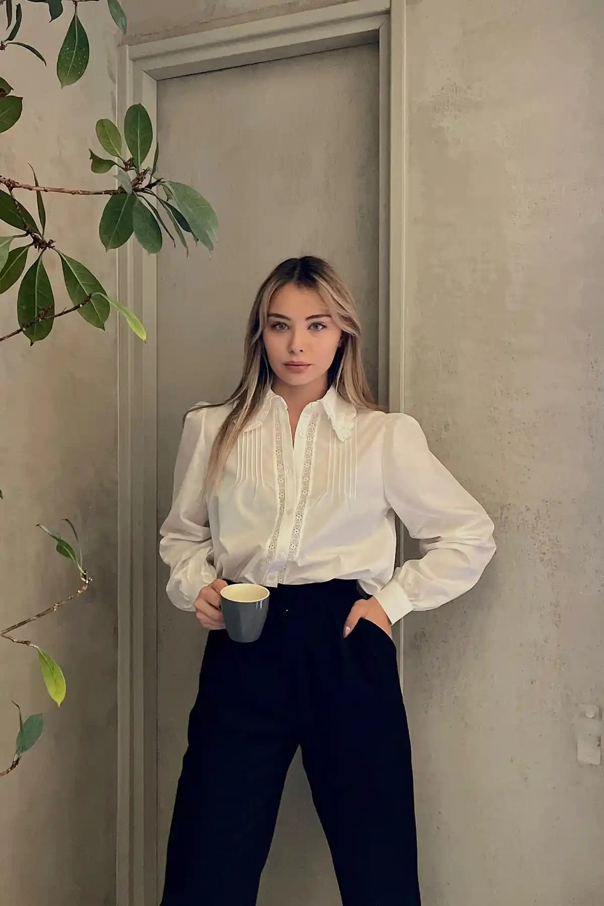 VAGGON Kadın Beyaz Fisto Yaka Nervürlü Pamuklu Gömlek Şıklık ve Konfor Bir Arada