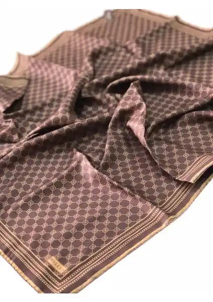 Vakko İpek Eşarp: Zarif ve Çok Yönlü Kullanım İçin Lüks Aksesuar Seçeneği