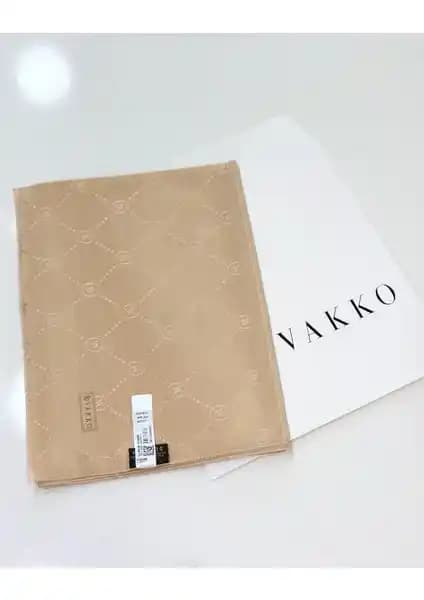 Vakko Şal: Şıklık ve Çok Yönlülük Sunan Zarif ve Lüks Aksesuar