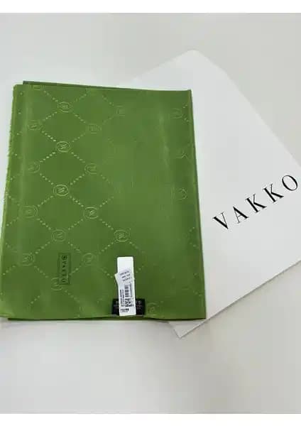 Vakko Şal: Zarif ve Çok Yönlü Kullanım İçin Kaliteli Pamuk ve İpek Karışımı Tasarım