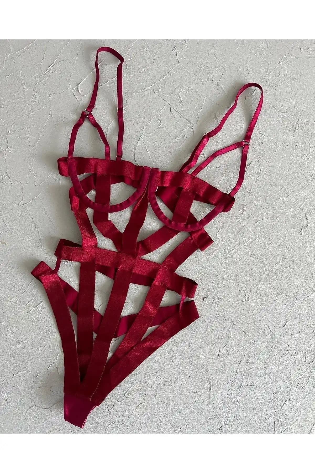 Vişne Libby Bodysuit ile Şıklık ve Fonksiyonelliği Bir Arada Sunan Modern Tasarım