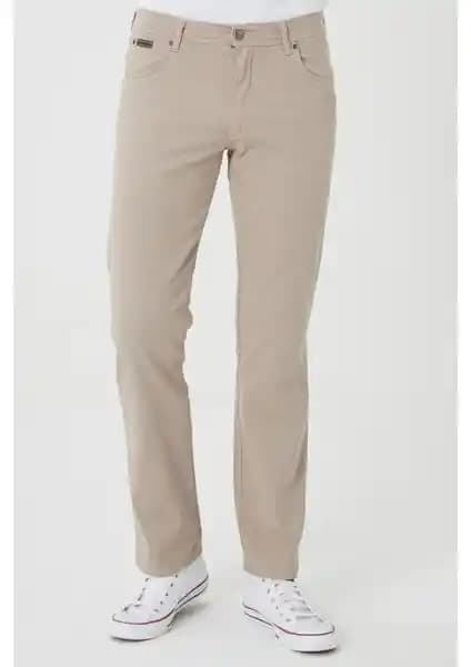 Wrangler Arizona Düz Kesim Erkek Pantolon: Şıklık ve Konforun Birleşimi