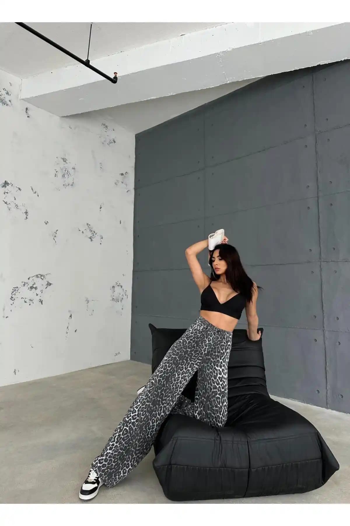 Zeo Basic Leopar Desenli Baggy Pantolon: Modern ve Sürdürülebilir Rahatlık Sunan Tasarım
