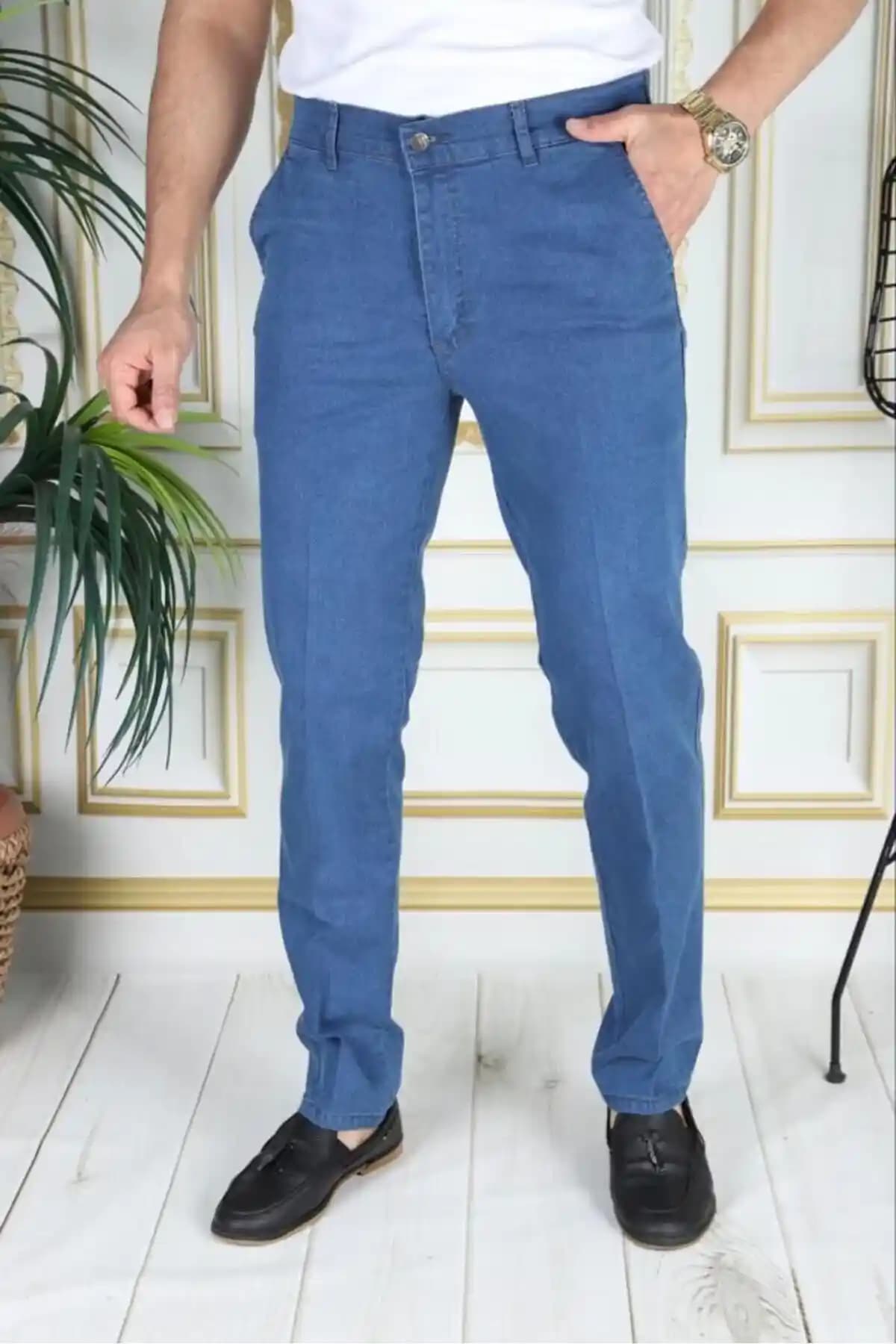 Erkek Modasında Açık Mavi Kot Pantolonların Mevsimsel ve Stil Bazlı Kullanımı