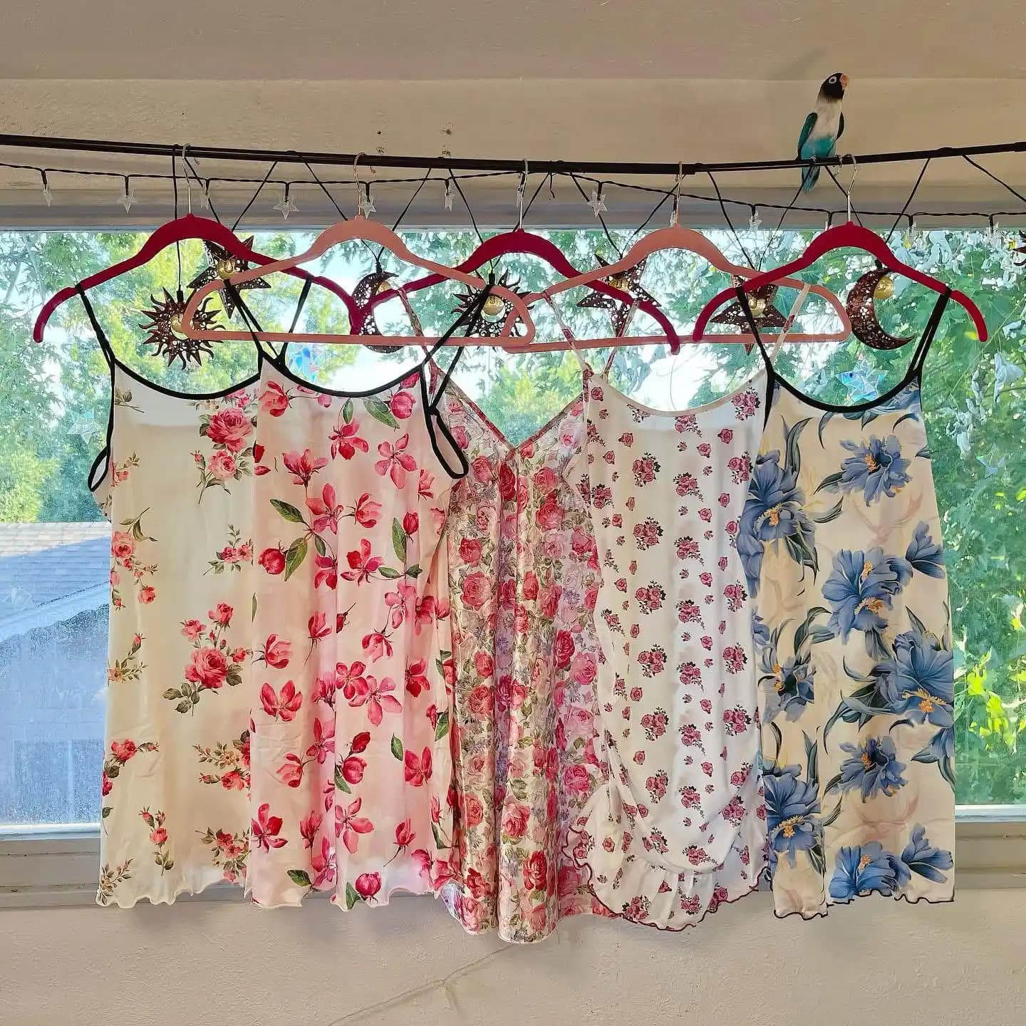 Evde Giyilen Kıyafetlerde Konfor, Stil ve Mevsime Uygun Tercihler