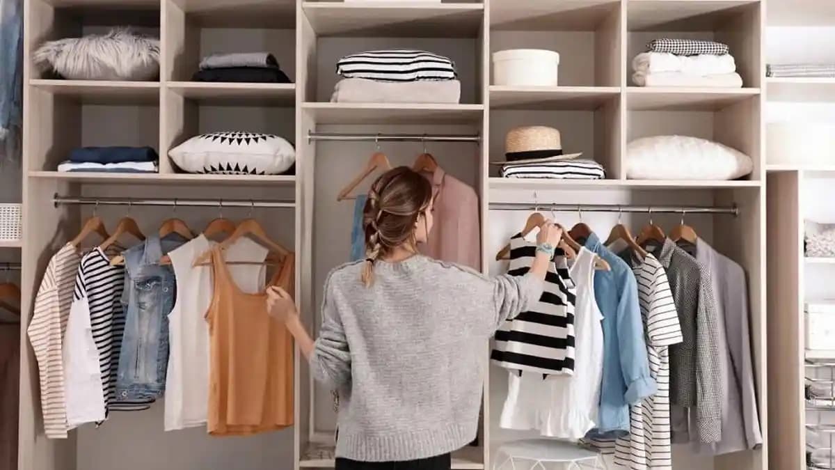Gardırop Temizliği ve Yönetimi: Etkili, Sürdürülebilir ve Kişisel Yaklaşımlar