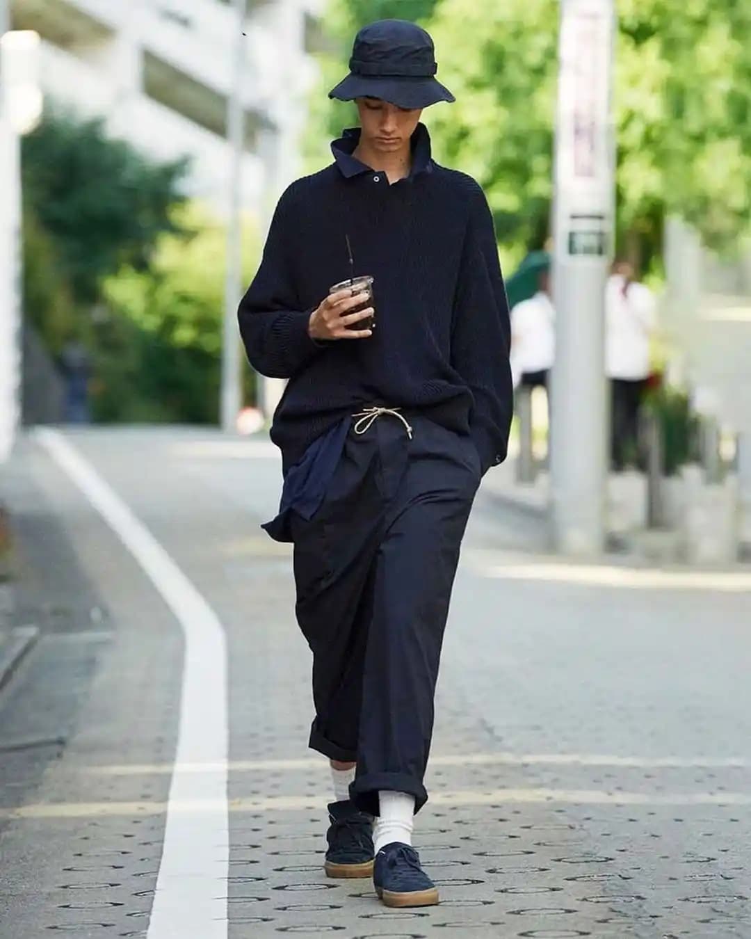 Japon City Boy Stili ve Oversize Moda: Kesim, Kumaş ve Kombinasyon Önerileri