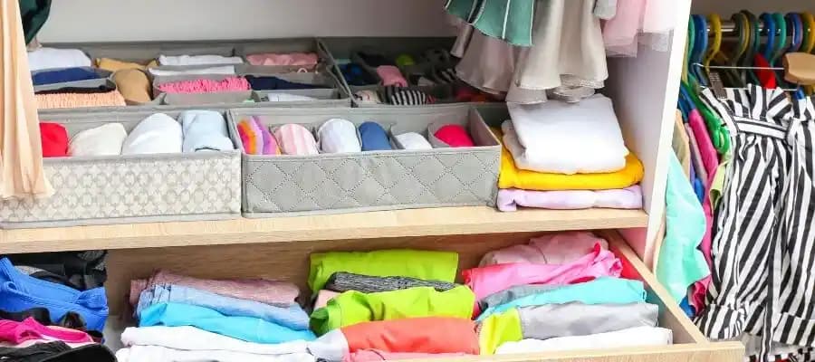 Kıyafet Rotasyonu: Gardırop Düzenleme ve Giyinme Alışkanlıklarında Verimlilik Yöntemleri