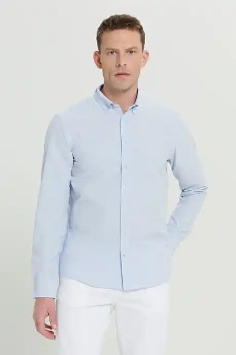 Oxford Gömlek ve Atletik Şort Kombini: Yaz İçin Rahat ve Şık Stil Önerileri