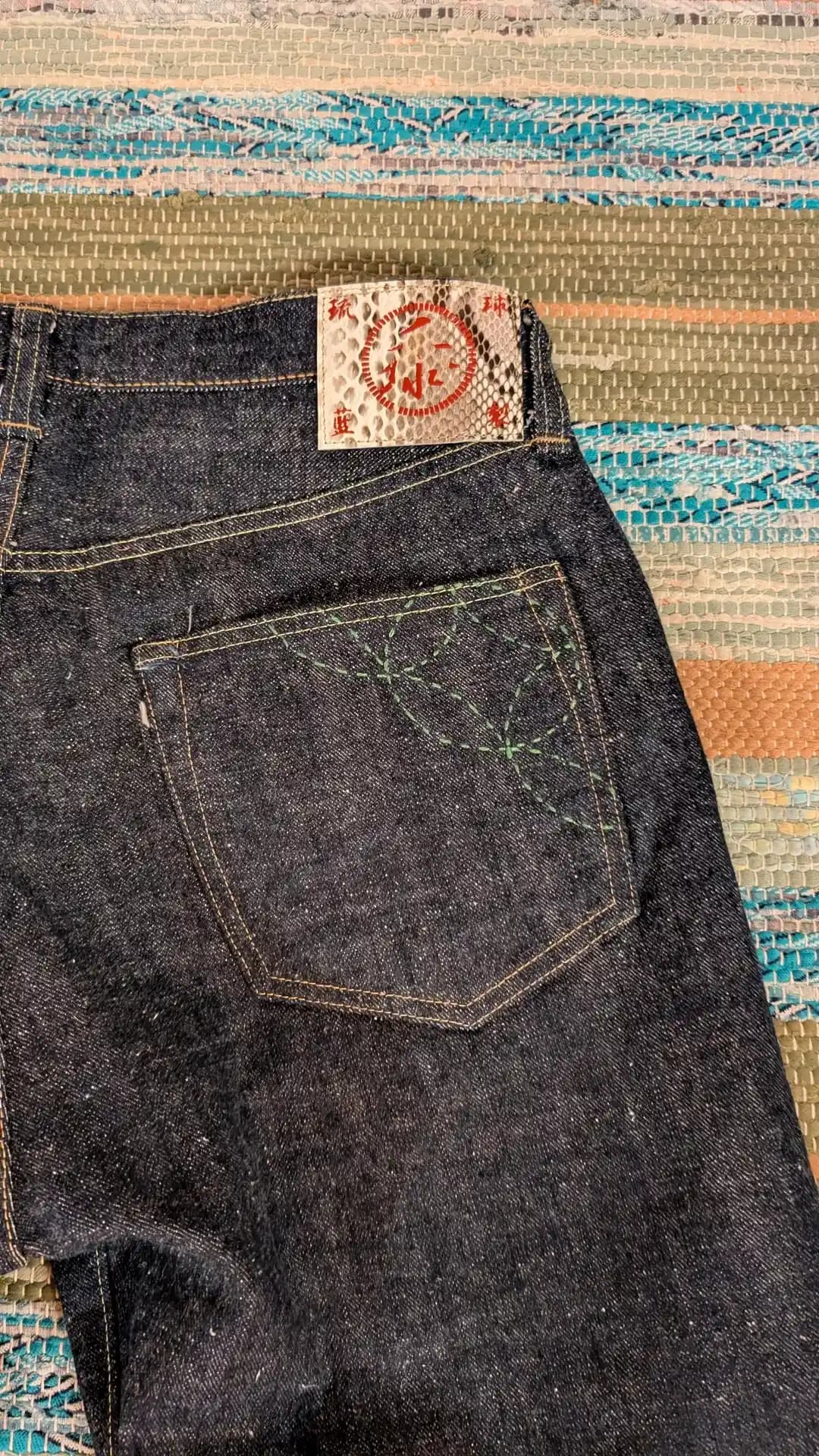 Sugar Cane Okinawa Kot Pantolonları: Japon Deniminde Özgün Kumaş ve Tasarım Detayları