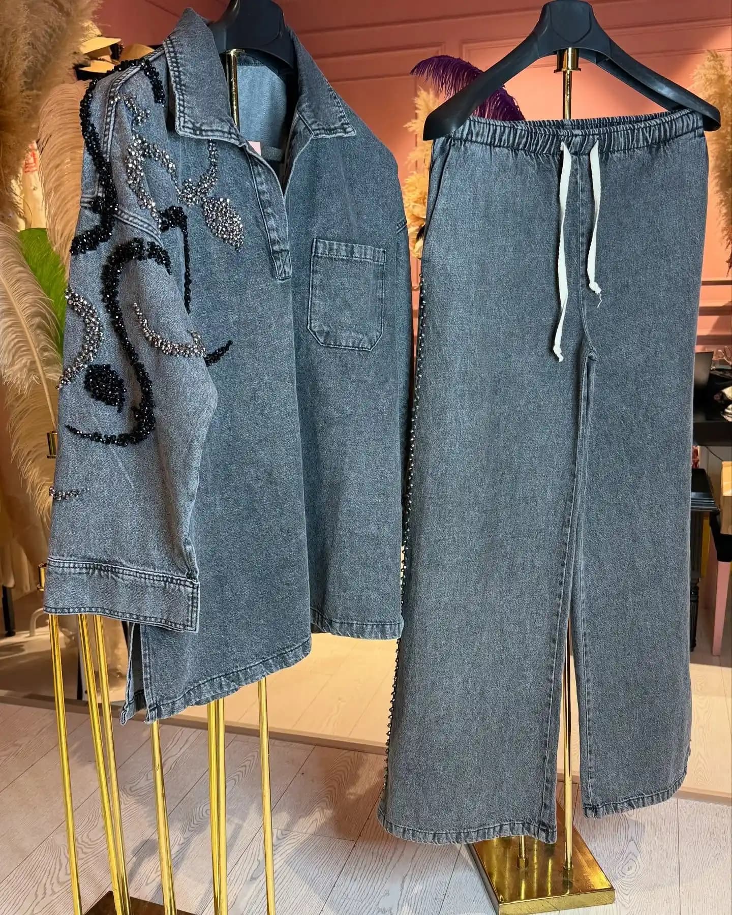 Uzun Süre Kullanılan Kıyafetlerin Anlamı, Konforu ve Dayanıklılığı Üzerine Bir İnceleme