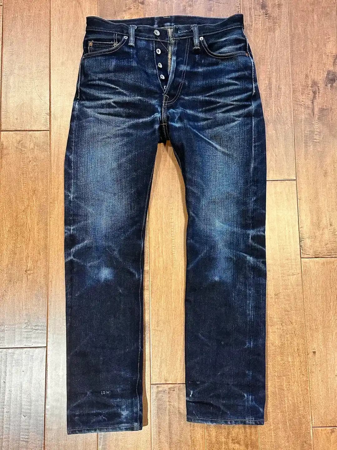 Iron Heart 888 25oz Ham Denim Pantolonun 1 Yıllık Kullanım ve Solma Süreci İncelemesi