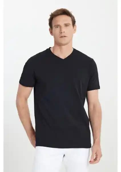 Altınyılz<dı>z Classics Siyah Slim Fit ve Mavi Stretch V Yaka Tişörtleri Karşılaştırması