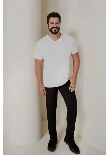 Altınyılz<dı>z Classics ve Mavi Jake Siyah Pantolon Karşılaştırması