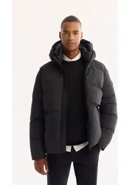 AVVA Siyah Kapüşonlu Mont ile Mero Life Softshell Mont Karşılaştırması