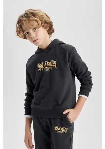 DeFacto Erkek Çocuk Sweatshirtleri Karşılaştırması: Tasarım, Malzeme ve Kullanıcı Yorumları