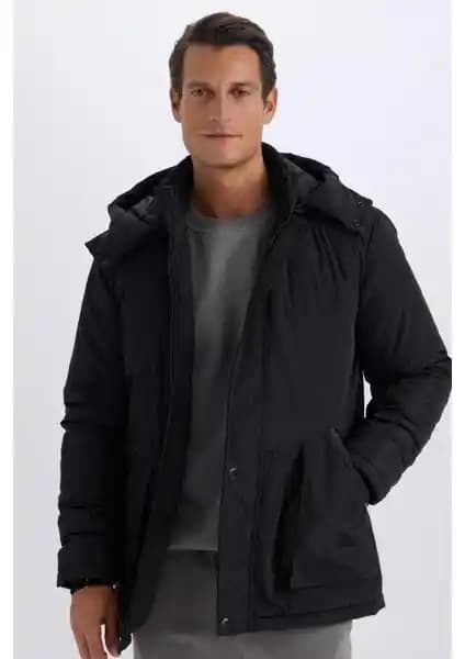 DeFacto Kış Montları Karşılaştırması: Regular Fit ve Slim Fit Modellerin Özellikleri