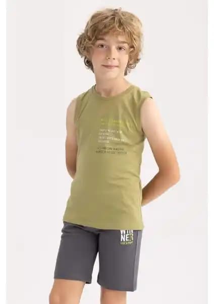 DeFacto ve Tutku Erkek Çocuk Atletleri Karşılaştırması: Tasarım, Konfor ve Fiyat Analizi