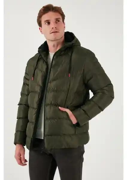 Erkek Montları Karşılaştırması: Buratti Peluş Astarlı ve DeFacto Fermuarlı Modelleri