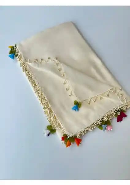 Geleneksel ve Modern Kadın Aksesuarları: Yazma ve Eşarp Karşılaştırması