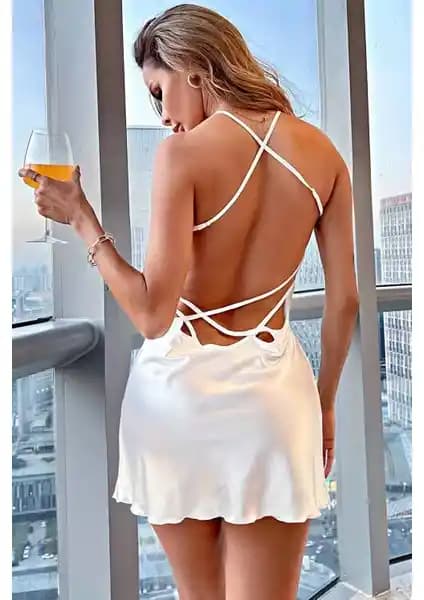 İki Farklı Gece Kıyafeti Karşılaştırması: Şıklık ve Rahatlık Analizi