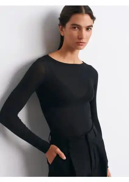 İki Popüler Uzun Kollu Bluz Modelinin Detaylı Karşılaştırması ve Stil Tavsiyeleri