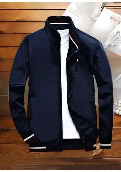 Ixir Erkek Montleri Karşılaştırması: Lacivert Düz ve Nakış Armalı Krem Modelleri