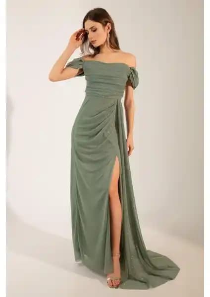 Kadın Abiye Elbise Karşılaştırması: Yeşil Kayık Yaka ve Saten Kloş Modelleri